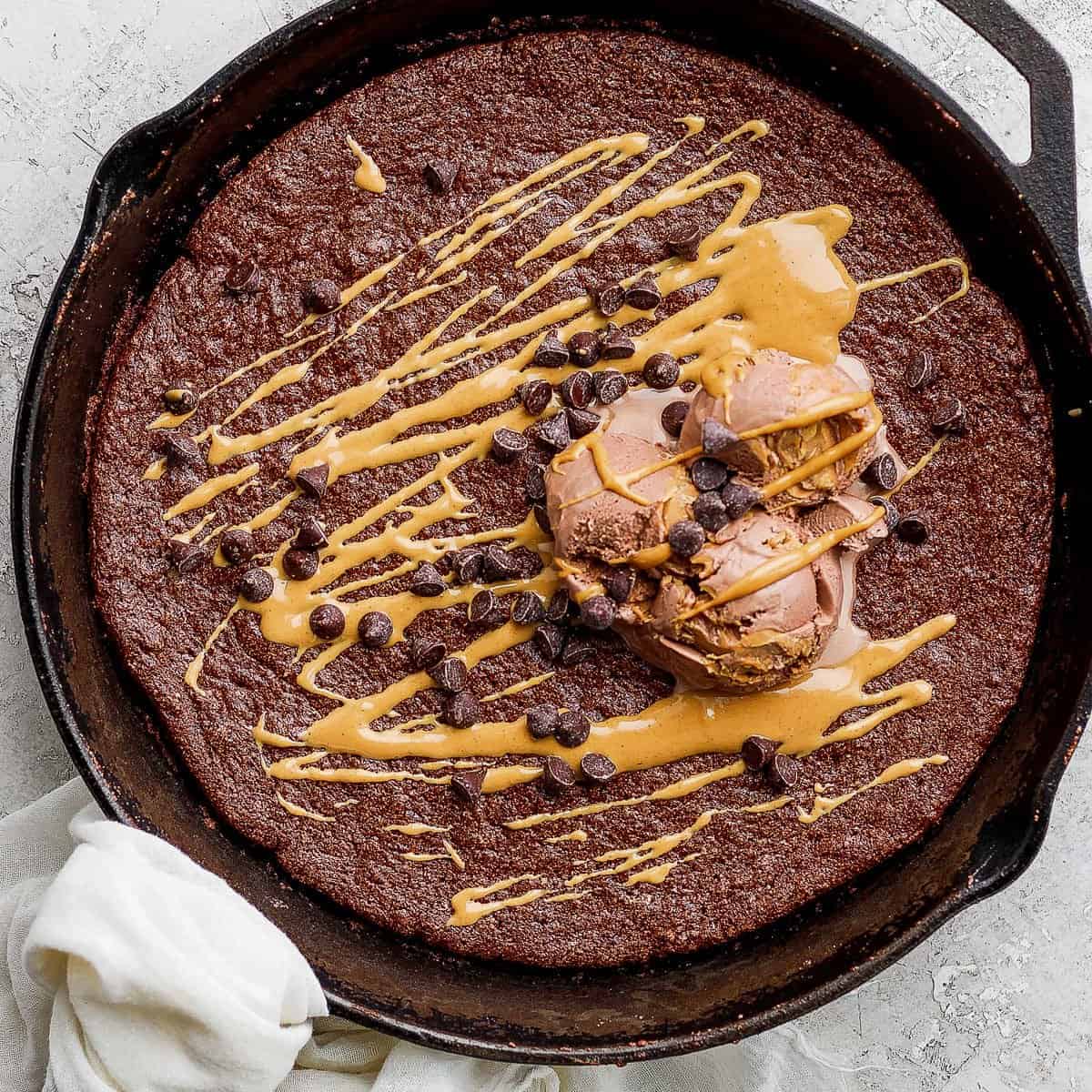 Secrets to a Gooey Flourless Chocolate Skillet Cake: Cast Iron Magic